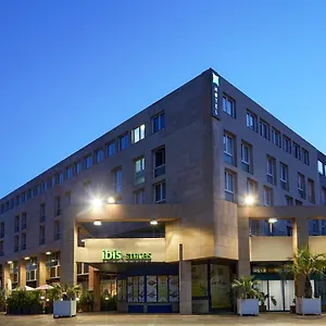 Ibis Styles Centre Port Tulon
