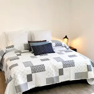 Au Coeur Du Vieux Village Apartment